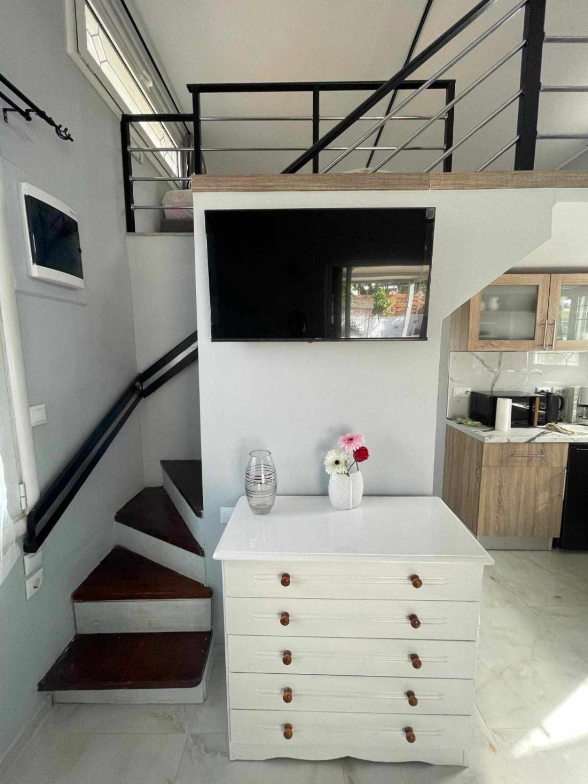 Filio'S Loft Near Airport Villa Artemida  Bagian luar foto