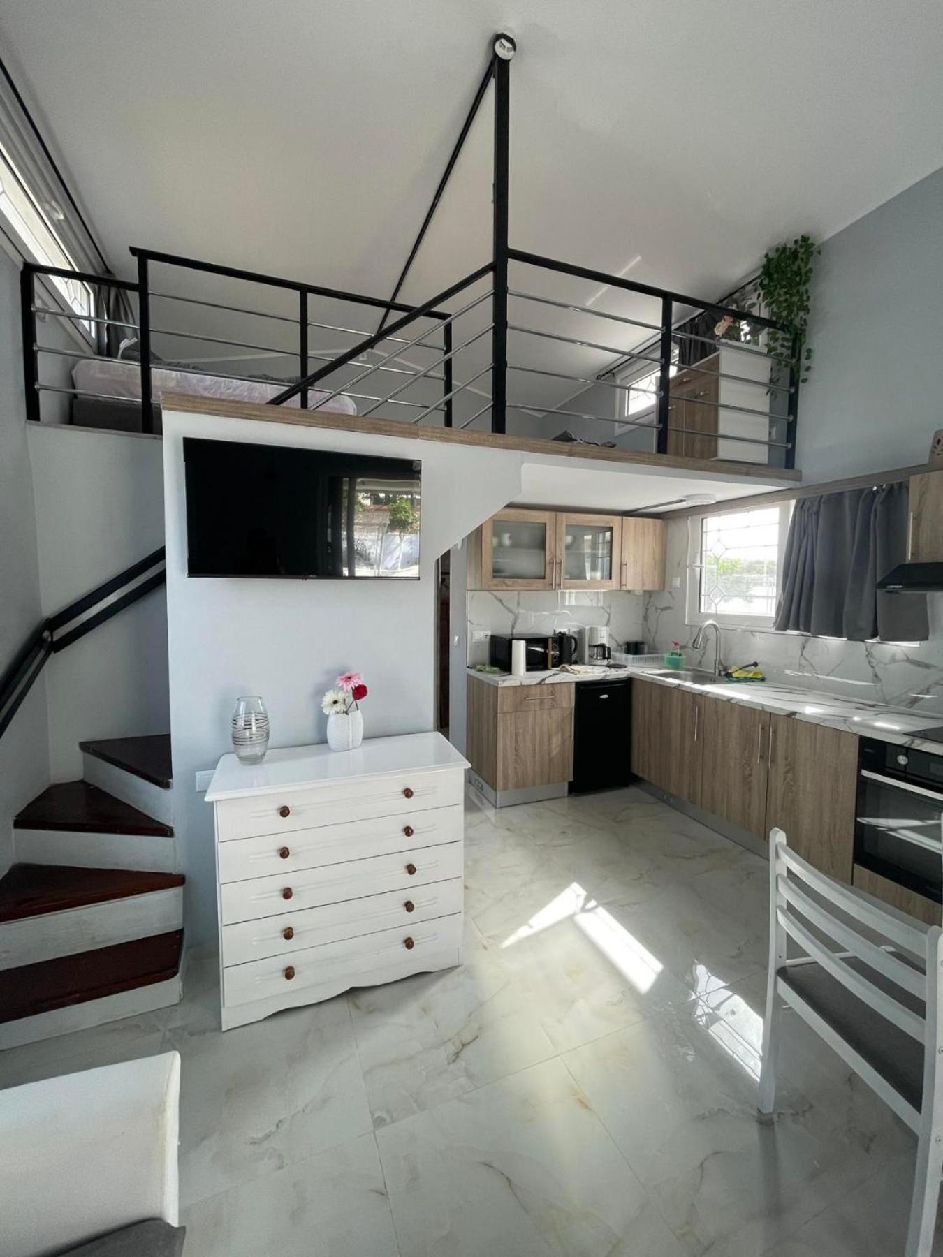 Filio'S Loft Near Airport Villa Artemida  Bagian luar foto